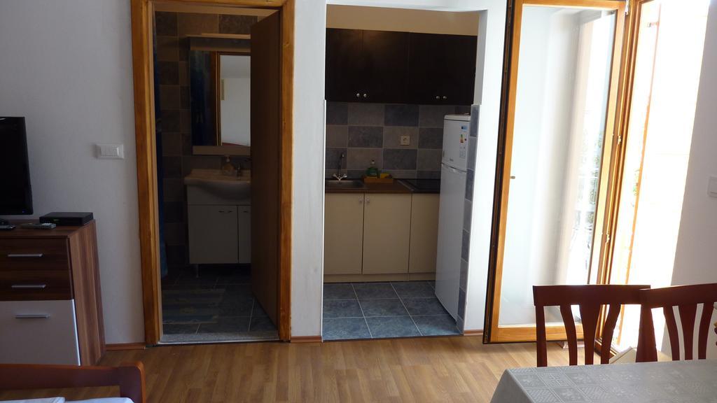 Studio Apartments Izabela Водице Стая снимка