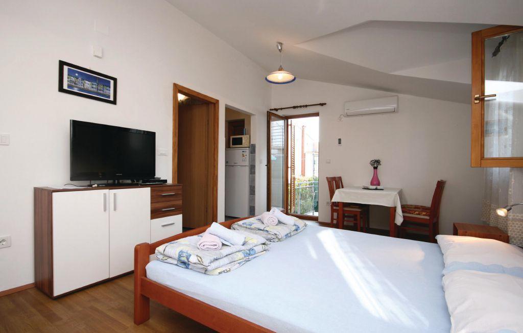 Studio Apartments Izabela Водице Стая снимка