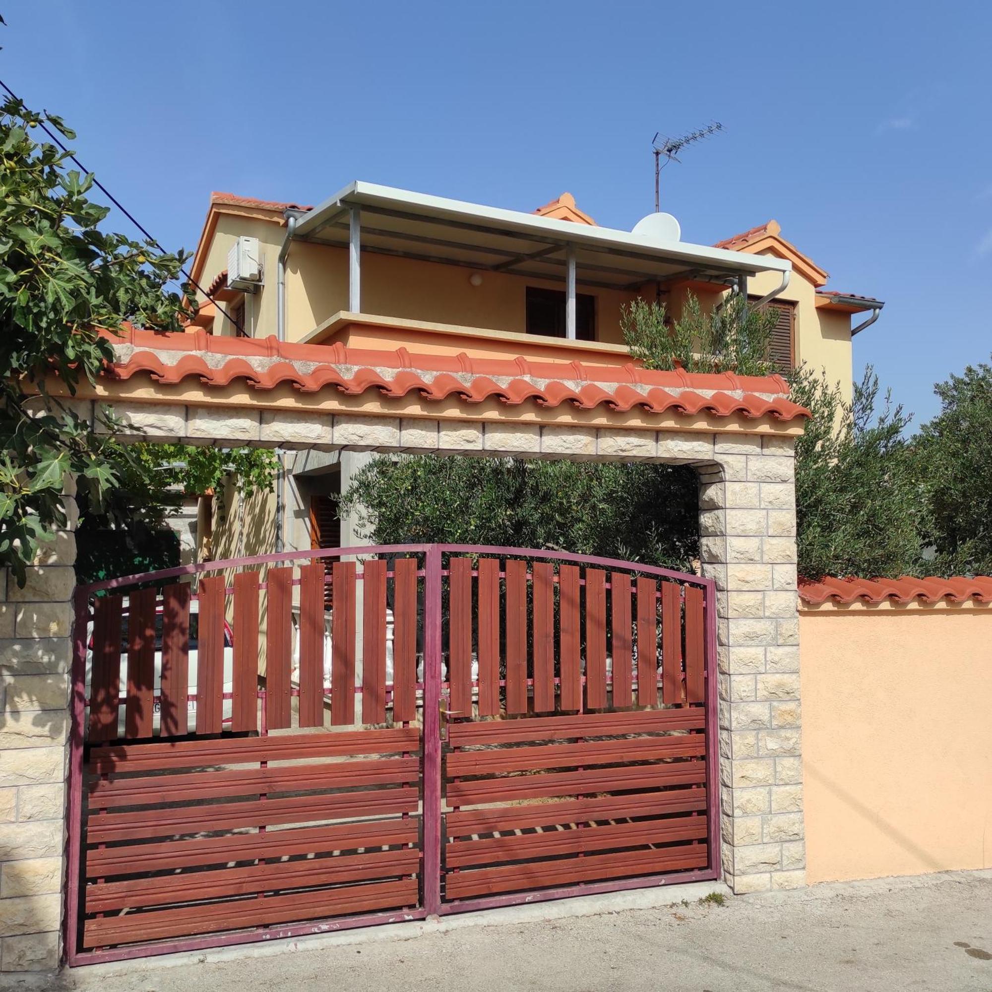 Studio Apartments Izabela Водице Екстериор снимка